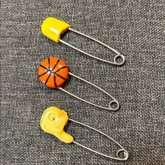 Set of Three Safety Pins - Picture 1 of 2